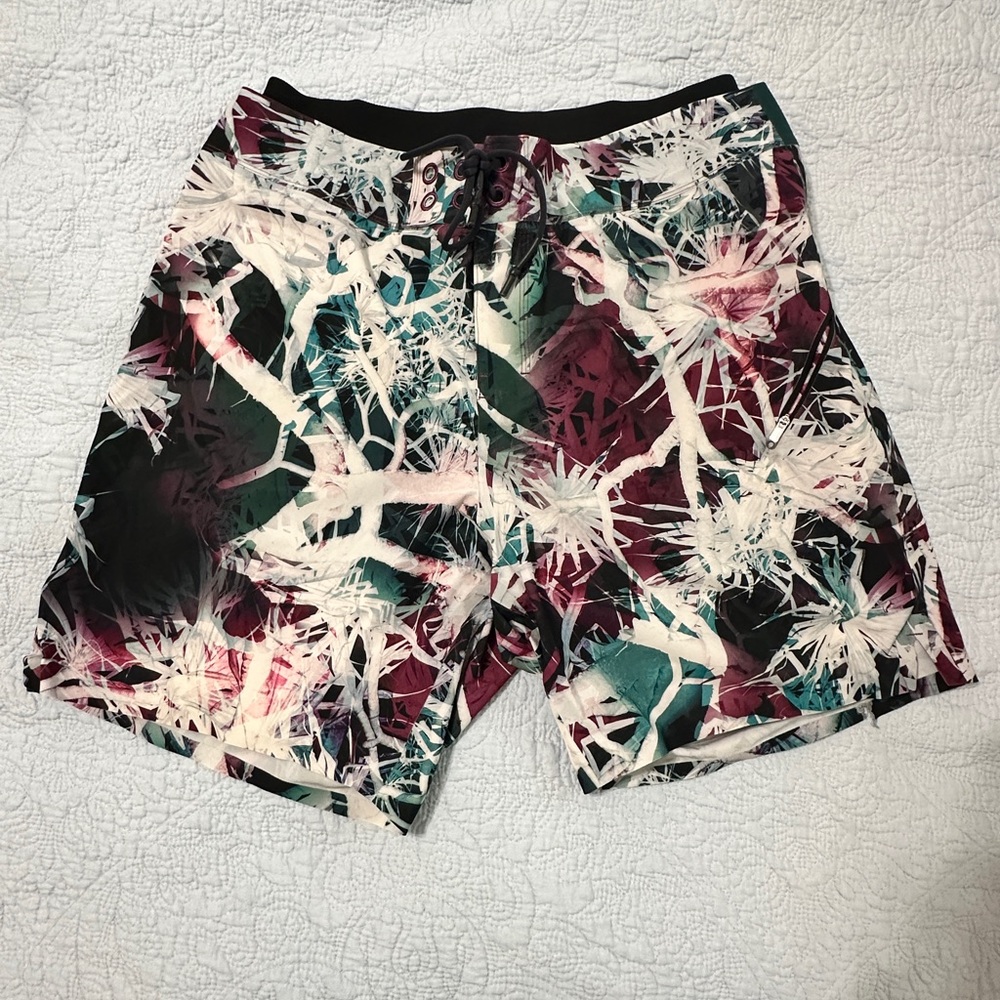 Lululemon Athletica Multicolor Abstract Print Shorts